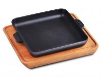 Сковорода чугунная квадратная с досточкой BRIZOLL н181825-Д (18х18х2,5 см)